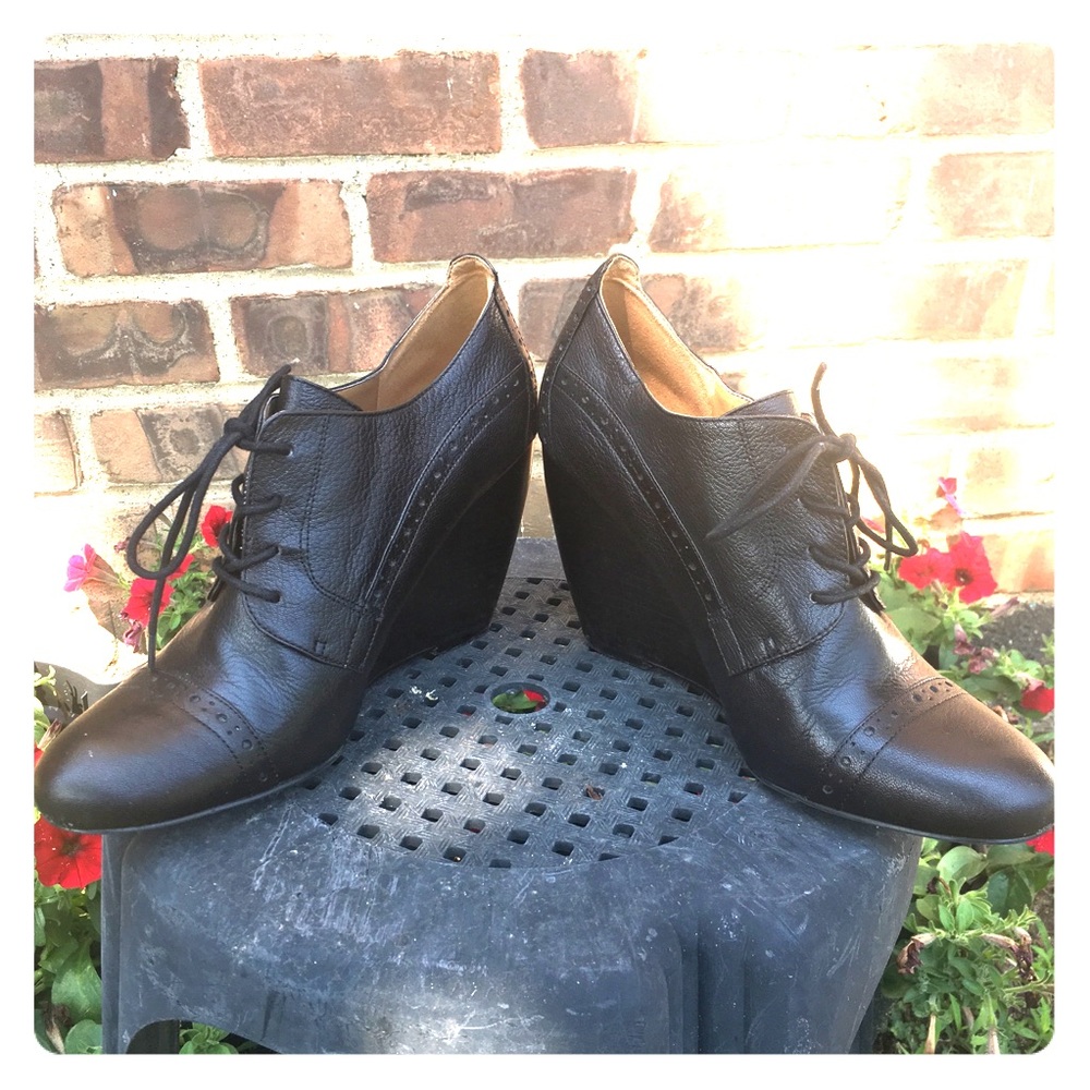 Size 10 Nine West Black Leather Wedges